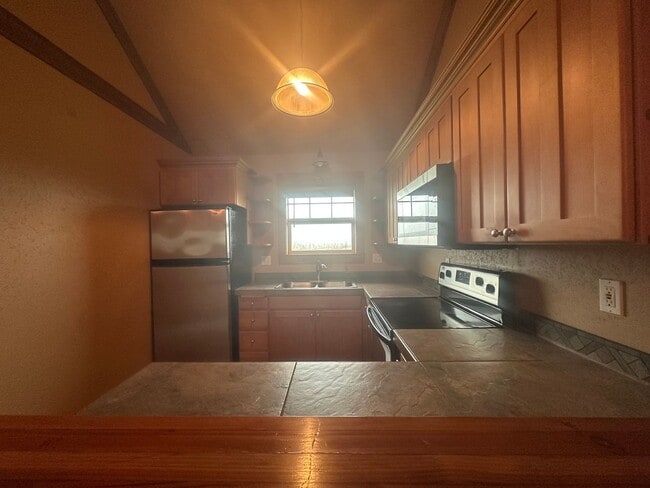 Building Photo - 4645 NE Elliott Cir