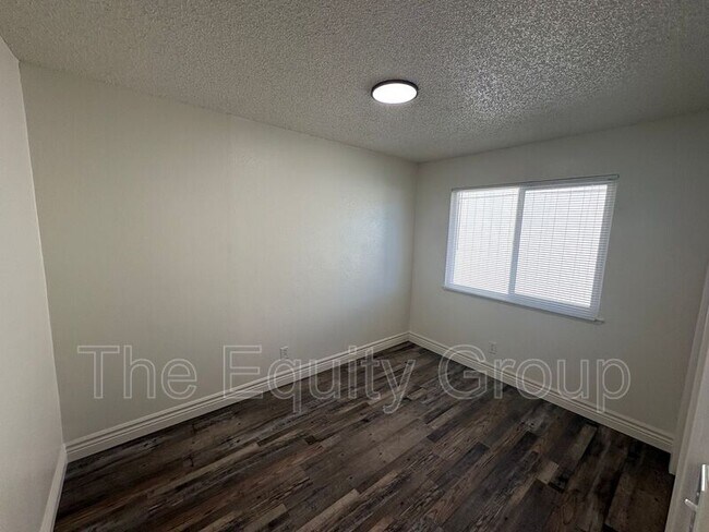 Building Photo - 2500-2504 West Chestnut Ct