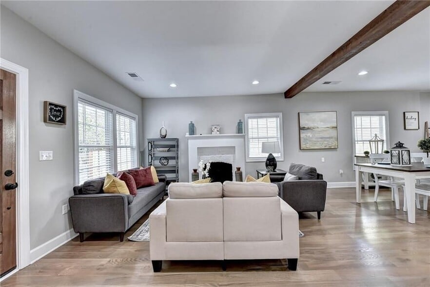 Building Photo - 663 Bryan St SE