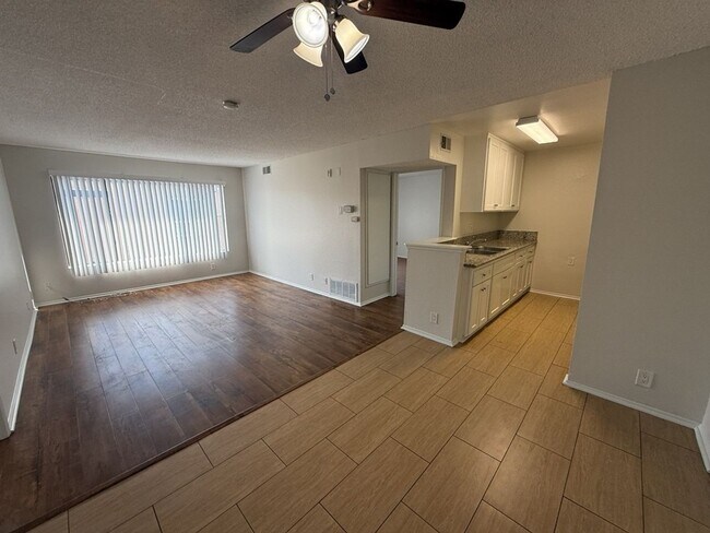 Interior Photo - 355