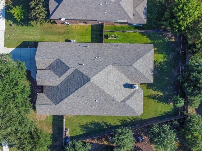 Building Photo - 26618 Camden Chase