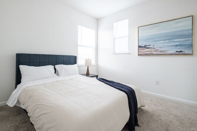 Building Photo - 4 Bedroom Fully Furnished Mid-term Rental