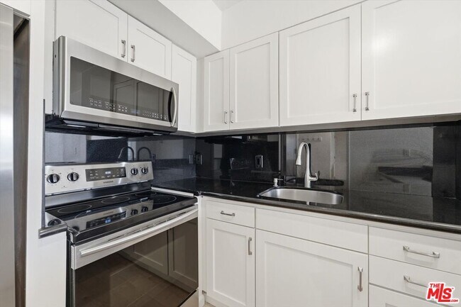 Building Photo - 969 Hilgard Ave