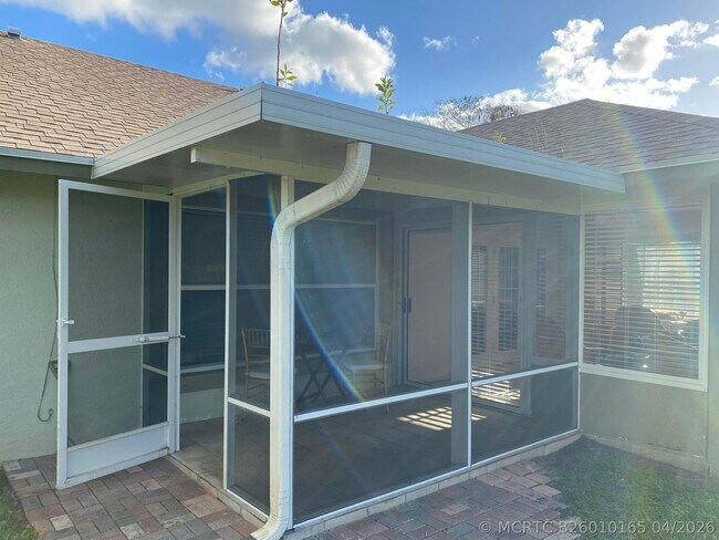 Building Photo - 1094 Raintree Ln