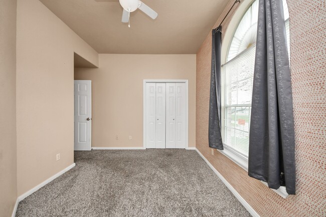 Building Photo - 1010 Gardenwalk Dr