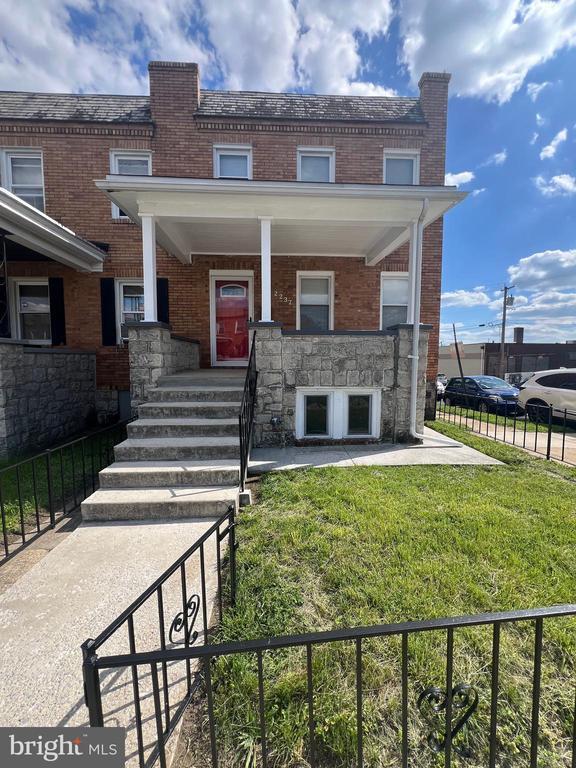Building Photo - 2237 W Saratoga St