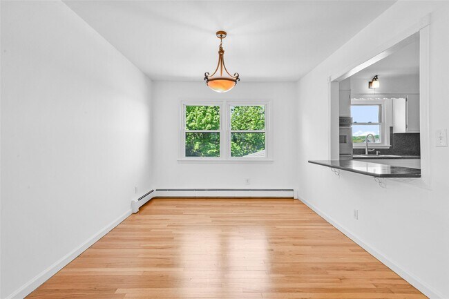 Building Photo - 237 Gainsborg Ave E
