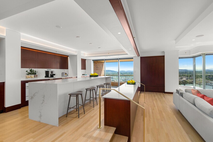 Building Photo - 1414 SW 3rd Ave