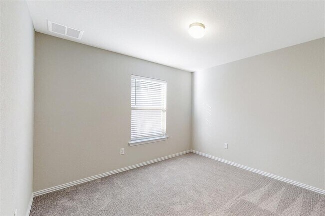 Building Photo - 17212 Crowndale Dr