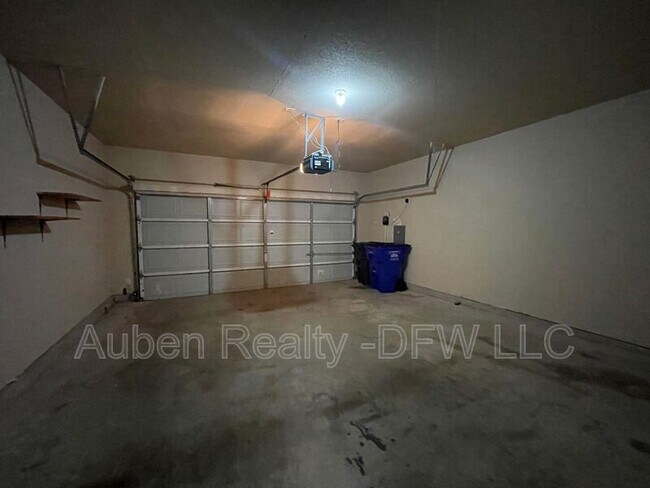 Building Photo - 1426 Ravenwood Dr