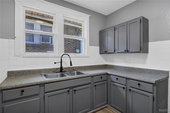 Building Photo - 5721 Floy Ave