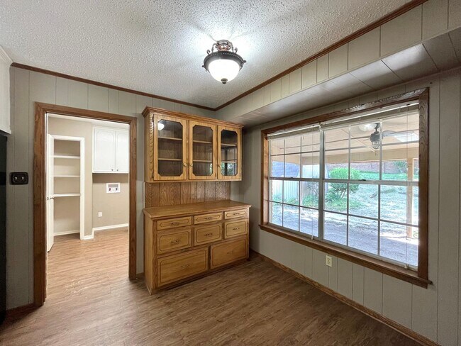 Building Photo - 3512 Glendale Dr