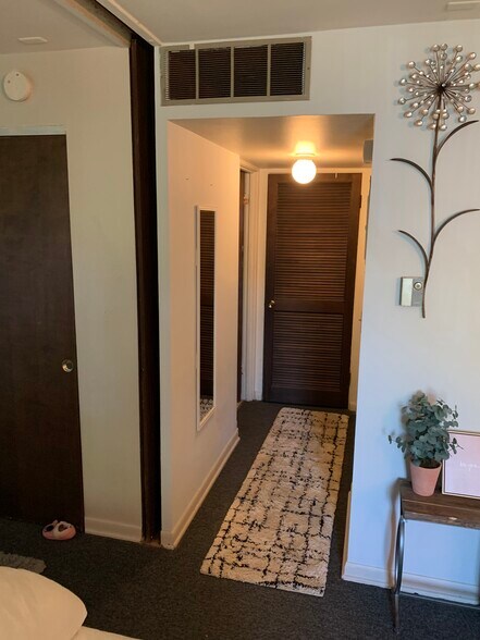 Building Photo - 24 Lynch St