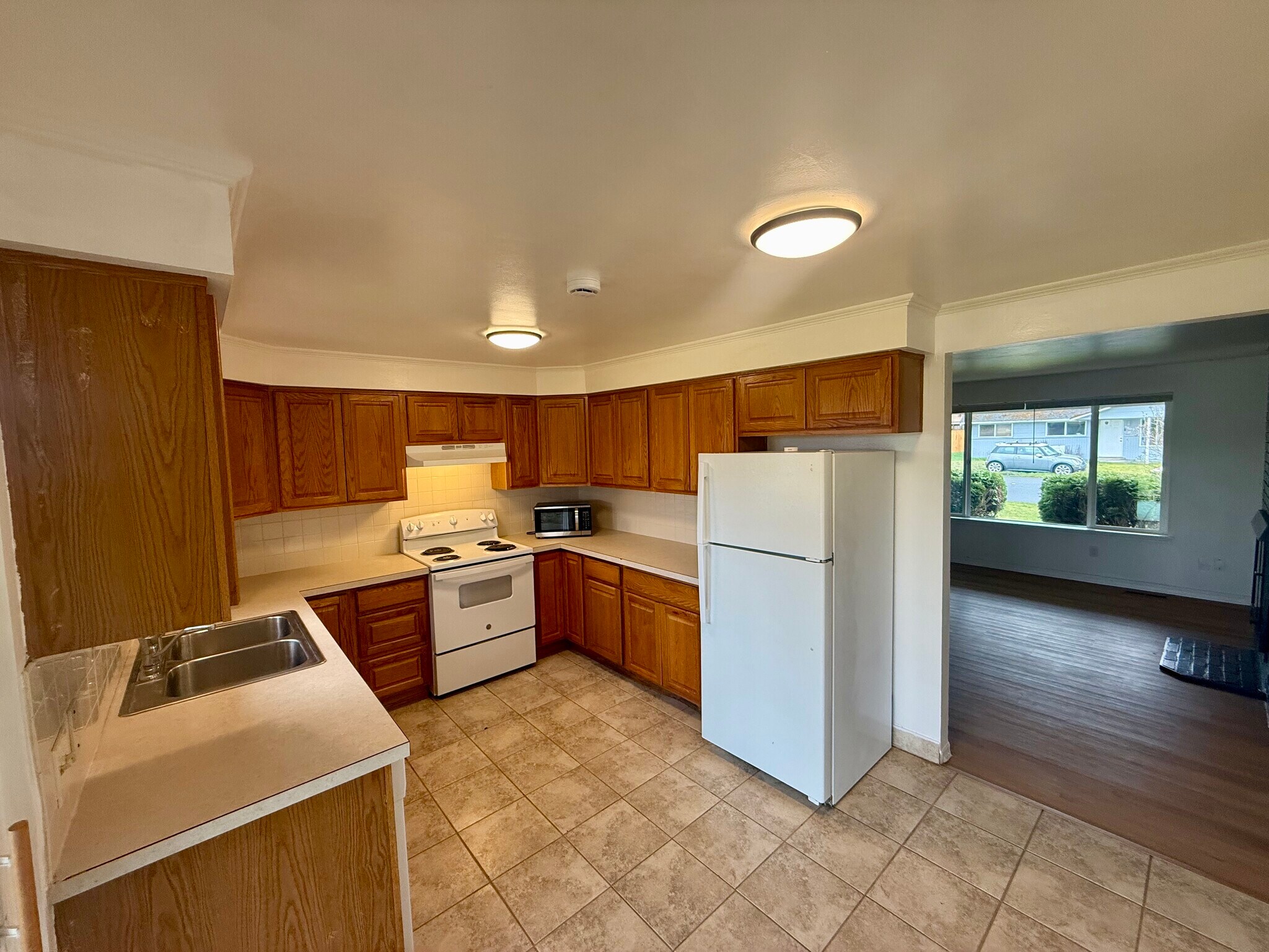 Building Photo - 7806 3rd Ave SE