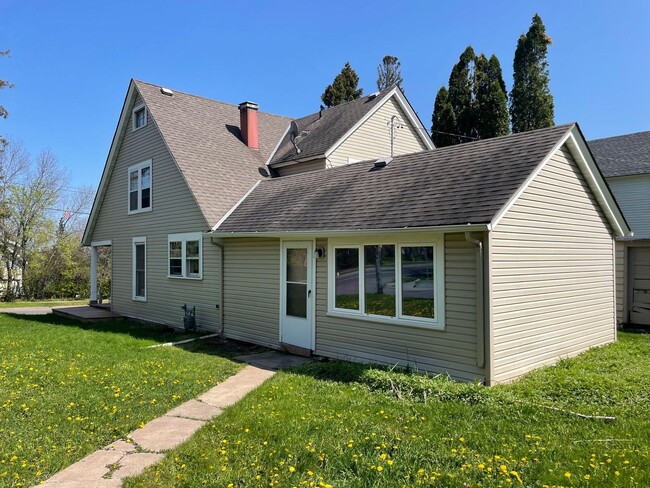 Primary Photo - Large Home in the Lakeside Neighborhood