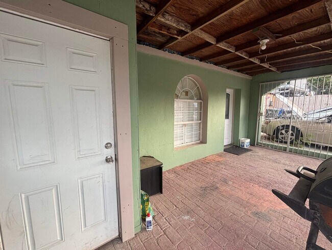 Building Photo - 717 1/2 O'Kane St