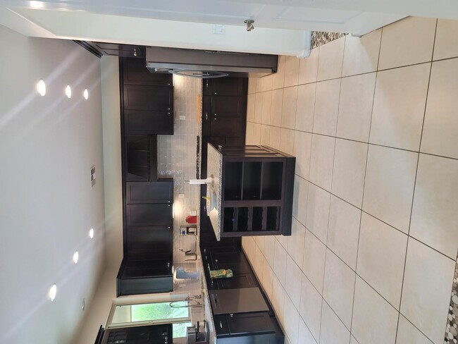 Building Photo - 3826 E Cat Balue Dr
