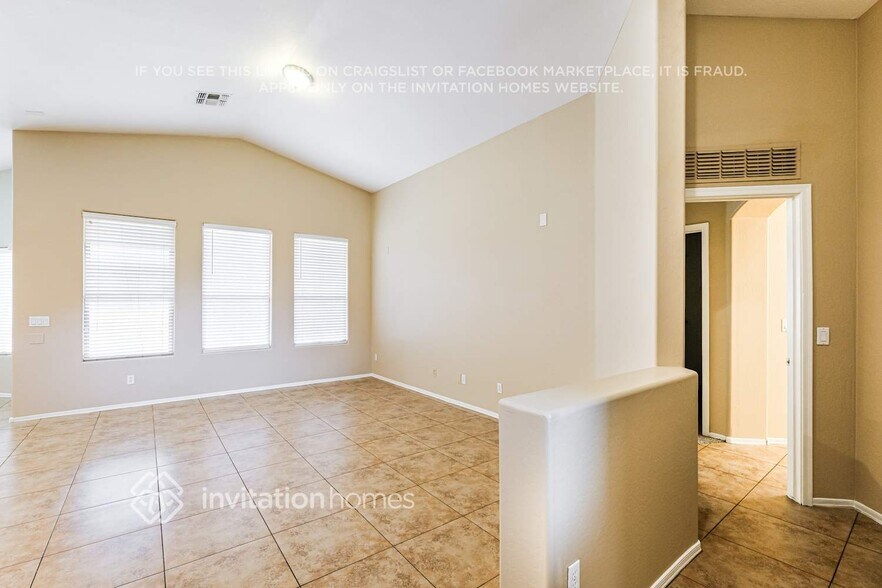 Building Photo - 9129 W MacKenzie Dr