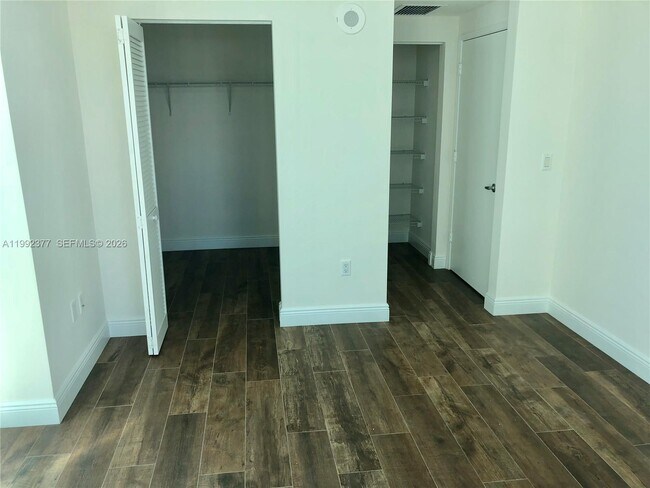 Building Photo - 951 Brickell Ave