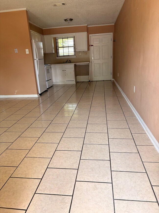 Building Photo - 1510 La Annie Dr