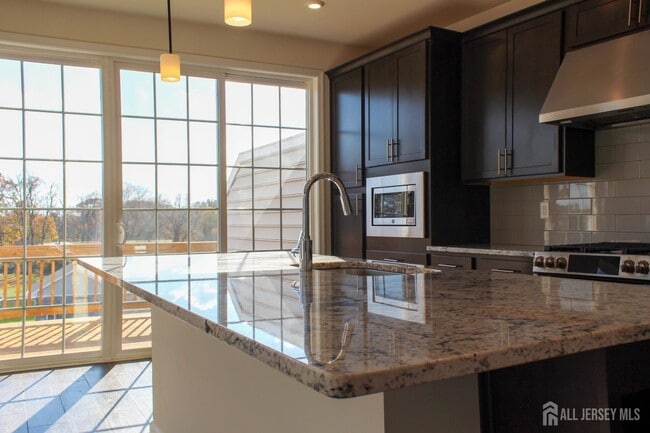 Building Photo - 601 Charleston Dr