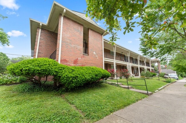 Primary Photo - 2 bedroom 1 bath unit for rent in the High...