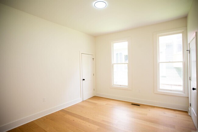 Building Photo - 1704 S Park St