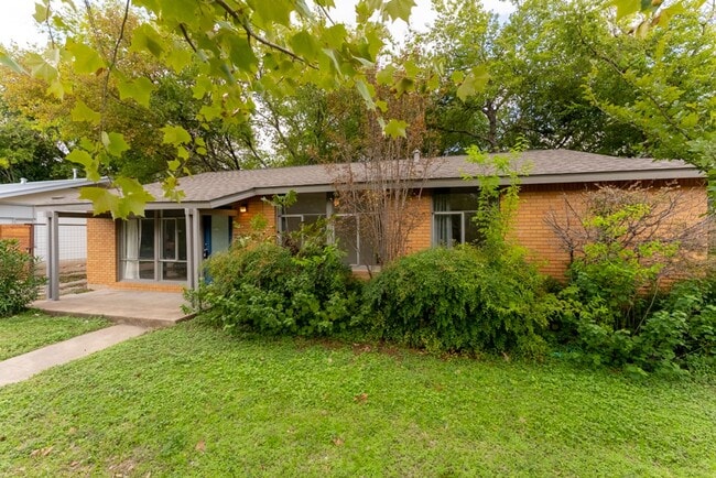 Building Photo - Cozy 3BD/2BA Brick Home in Vibrant Northea...