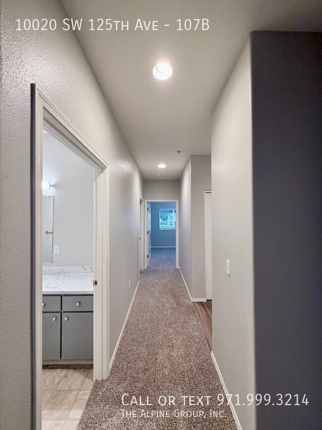 Building Photo - 10020 SW 125th Ave