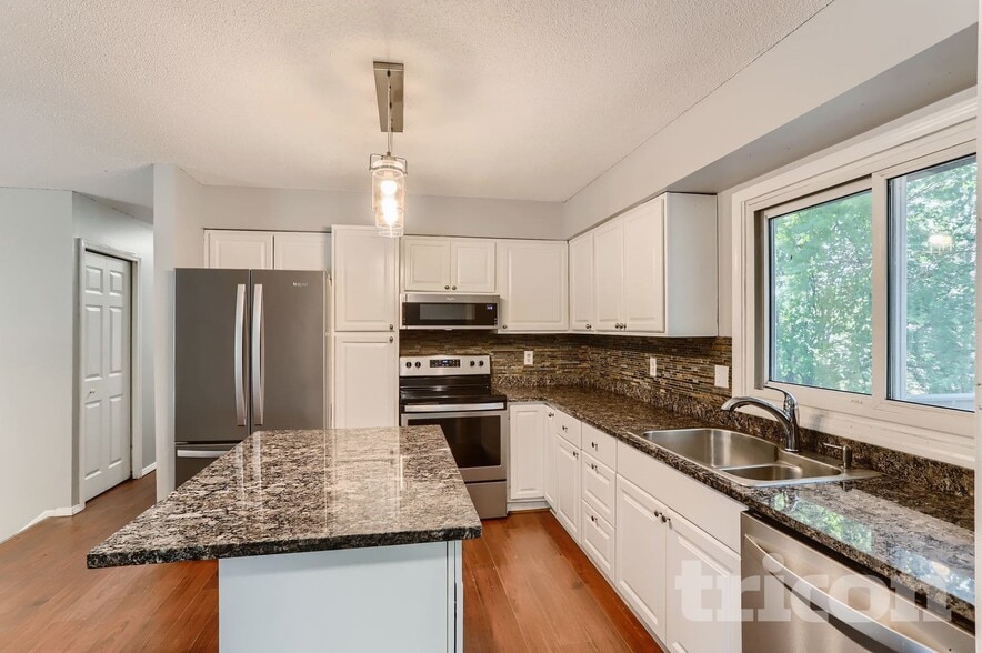 Building Photo - 6865 Buckingham Rd