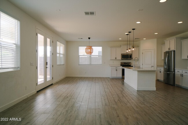 Building Photo - 531 E Bamboo Ln