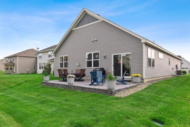 Building Photo - 9337 Bridle Way