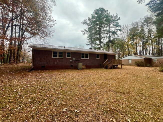 Building Photo - Lovely 3 Bedroom / 2 Bathroom Renovated Ranch Home for Rent
