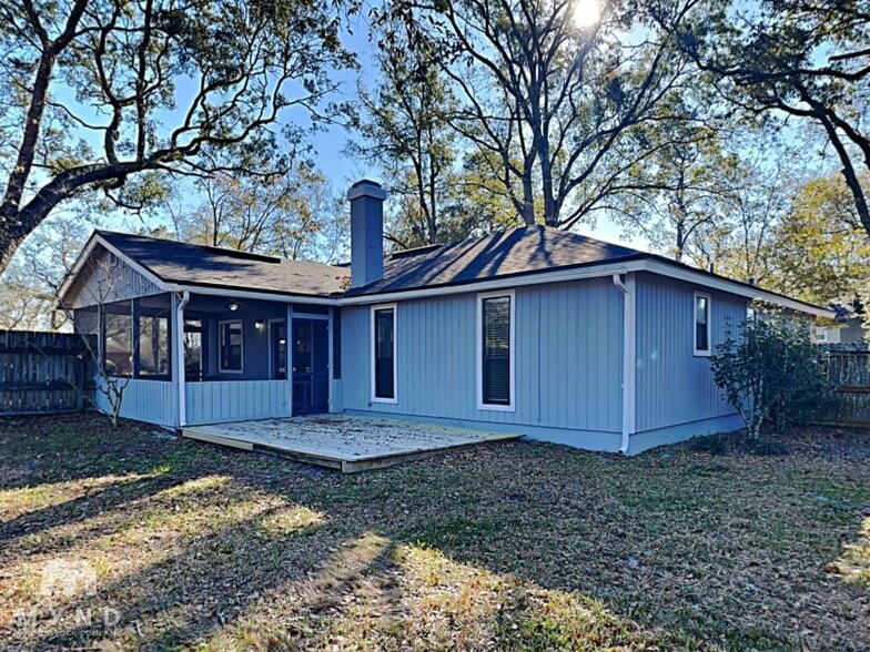 Building Photo - 3315 Blackfoot Trail S