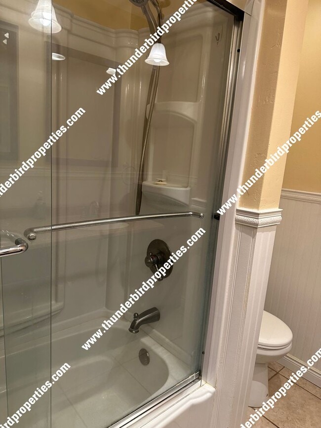 Building Photo - Gorgeous NE Heights Home