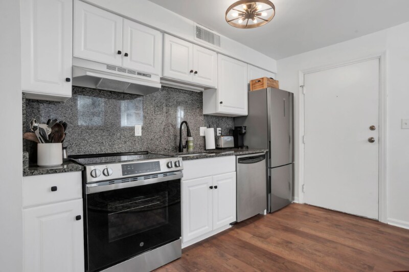 Building Photo - 121 W Hall St