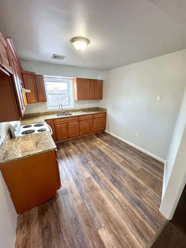 Building Photo - 1139 Spring Garden St