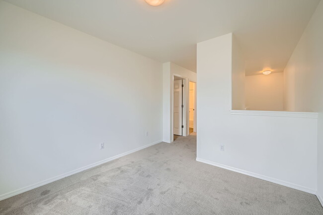 Building Photo - Fountain Townhome