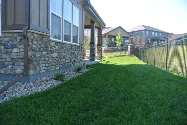 Building Photo - 5Bed/3.5Bath Home in Blackstone Country Club Community