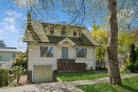Building Photo - 4 bedroom in Seattle WA 98119