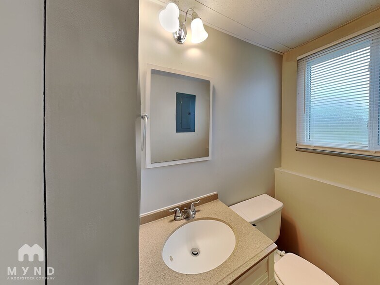 Building Photo - 4539 Paxton Dr S