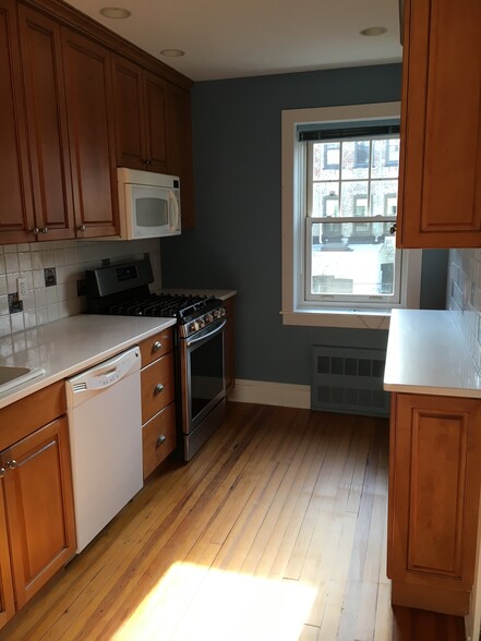 Building Photo - 620 3rd St