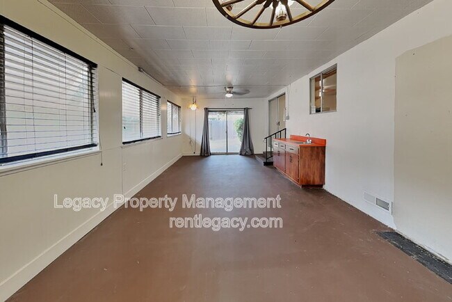 Building Photo - 8604 Midfield Way