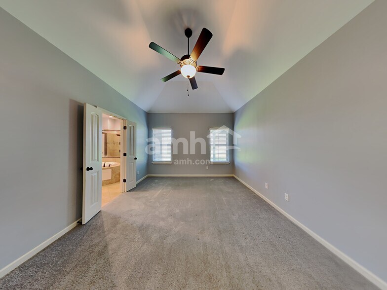 Building Photo - 45 Donna Lyn Dr