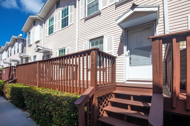 Building Photo - Charming 2-Bedroom home with Front and Rear Balconies