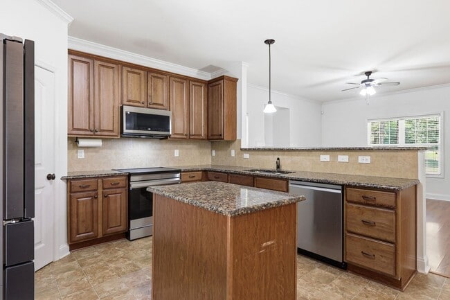 Building Photo - 80 Valor Cir