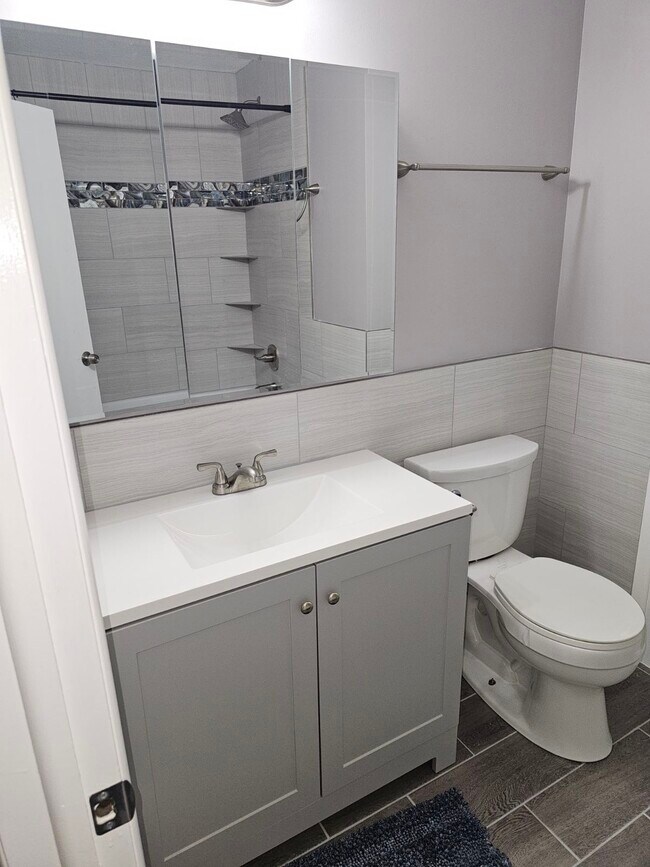 Building Photo - 3929 Larchmont St