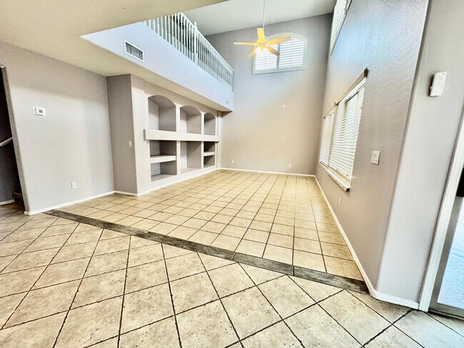 Building Photo - 10502 W Edgemont Dr