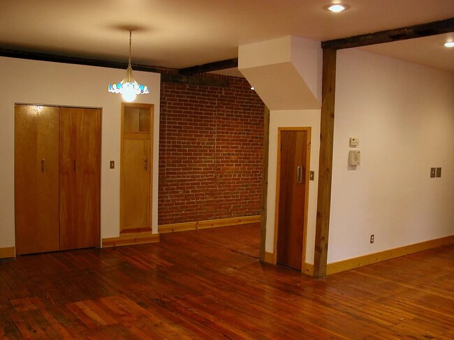 Building Photo - W 54th Triplex