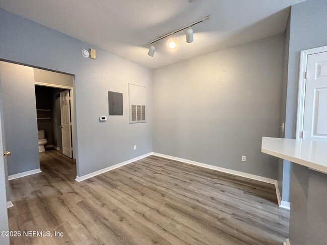 Building Photo - 13703 Richmond Park Dr N